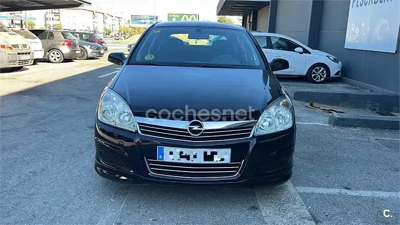 Usado Opel Astra Sport 110 CV (80 kW) 2010 Negro Berlina