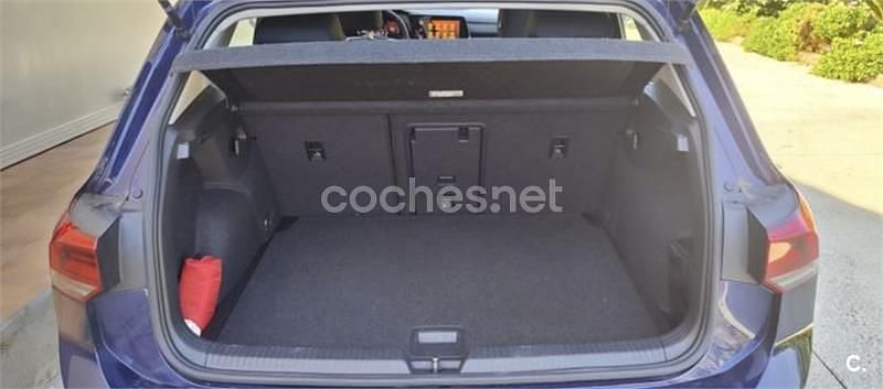 Usado VW Golf VIII 110 CV (80 kW) 2022 Azul Berlina
