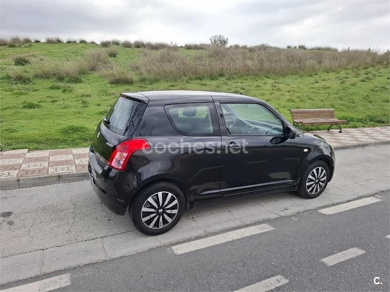 Usado Suzuki Swift GL 92 CV (67 kW) 2009 Negro Utilitario