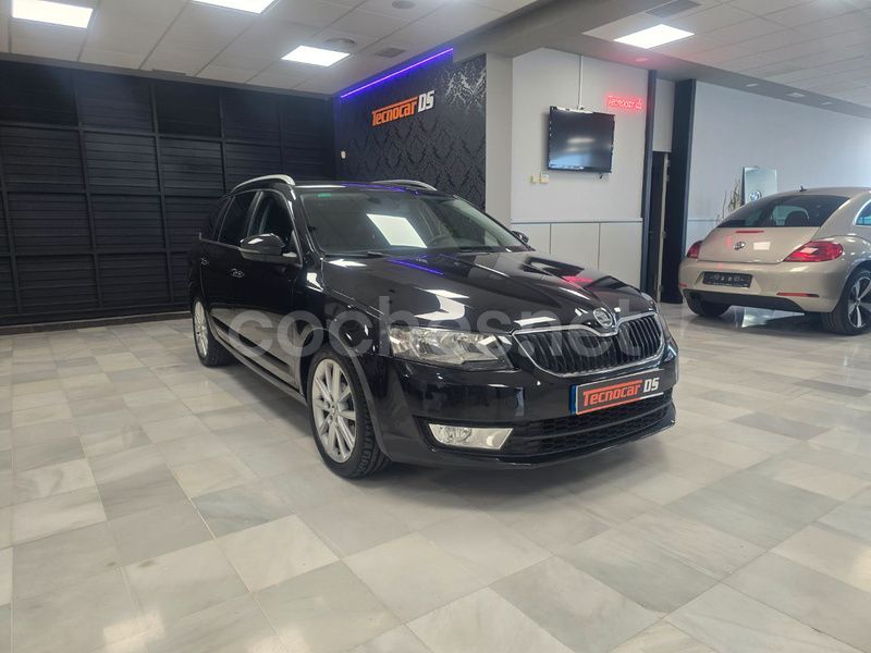 Negro Usado 2017 Skoda Octavia Ambition Berlina | 10.900 € (Precio justo) - Imagen 1/4