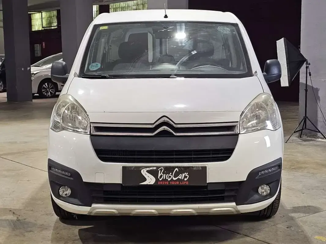 Usado Citroën Berlingo Live 90 CV (66 kW) 2017 Blanco Monovolumen