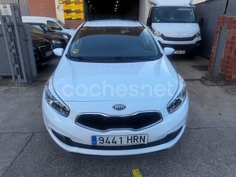 Blanco Usado 2014 Kia Ceed GT Berlina | 6400 € (Buen precio) - Imagen 1/4