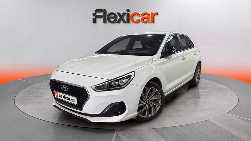 Usado Hyundai i30 GO! 120 CV (88 kW) 2018 Blanco Berlina