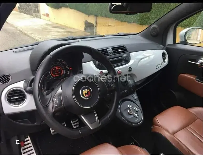 Usado Abarth 500C 140 CV (102 kW) 2011 Gris / plata Descapotable