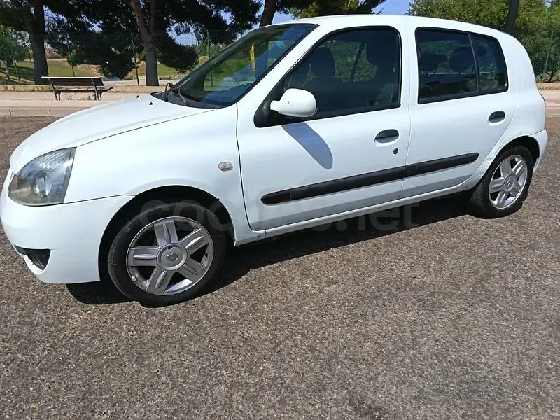 Usado Renault Clio II Authentique 70 CV (51 kW) 2007 Blanco Berlina