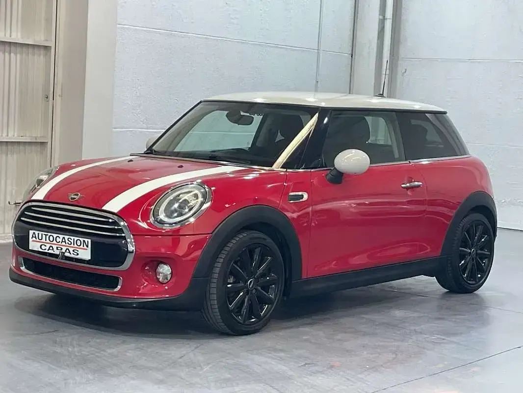 Begagnad Mini Cooper 136 HK (100 kW) 2019 Röd Halvkombi