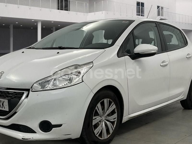 Blanco Usado 2014 Peugeot 208 Active Utilitario | 7100 € (Precio justo) - Imagen 1/4