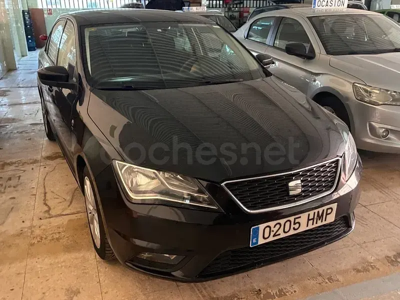 Usado Seat Toledo Reference 105 CV (77 kW) 2013 Negro Utilitario