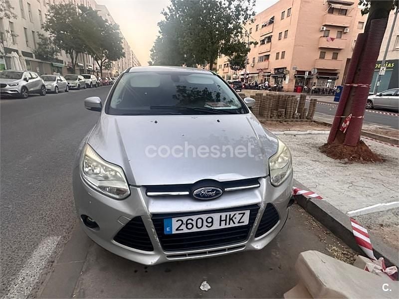Gris / plata Usado 2012 Ford Focus Trend Berlina | 6000 € (Buen precio) - Imagen 1/4