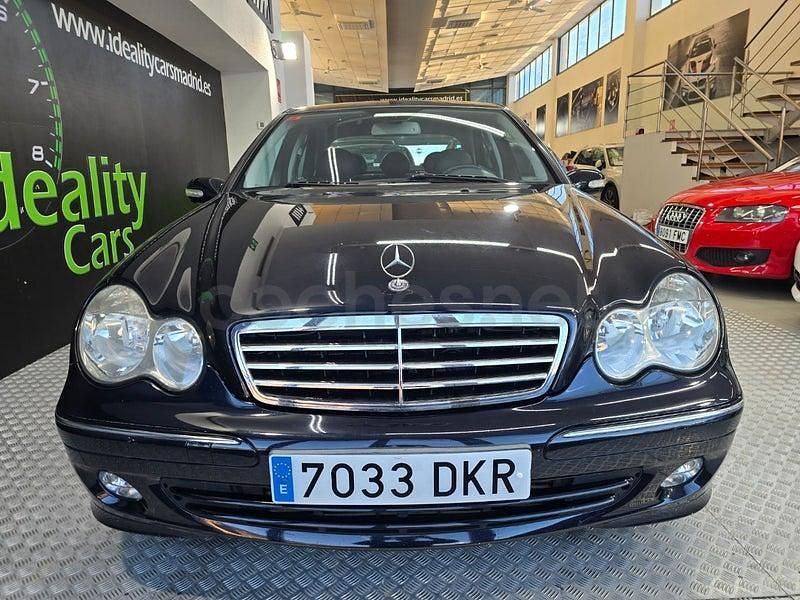 Käytetty Mercedes C320 Avantgarde 224 HP (164 kW) 2005 Sininen Sedan