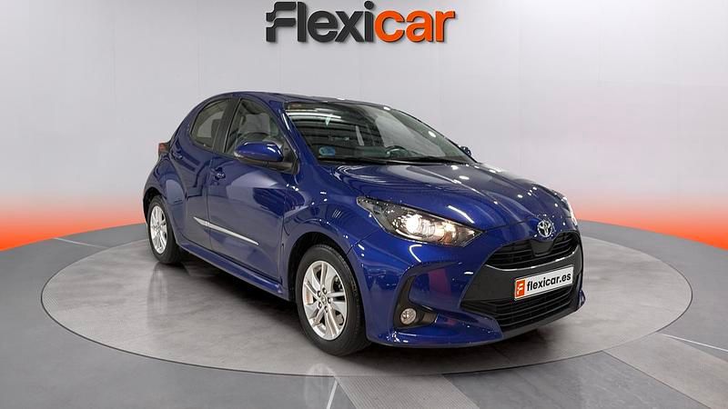 Usado Toyota Yaris Hybrid Active 116 CV (85 kW) 2021 Azul Berlina