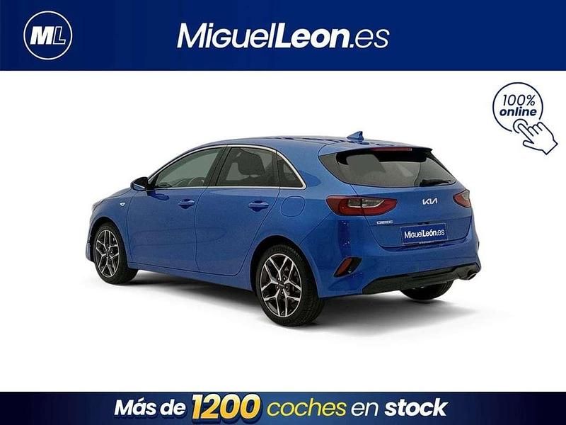 Usado Kia Ceed 120 CV (88 kW) 2023 Azul Utilitario