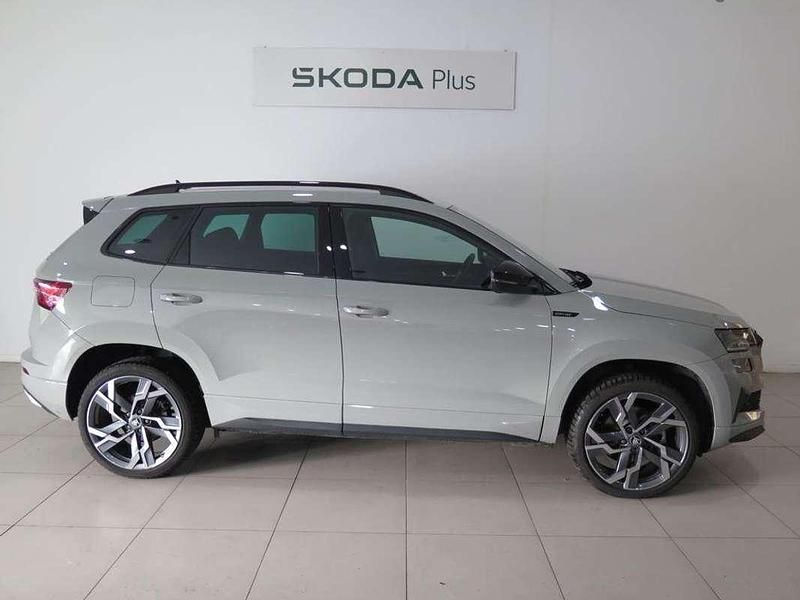 Usado Skoda Karoq SportLine 150 CV (110 kW) 2025 Gris SUV