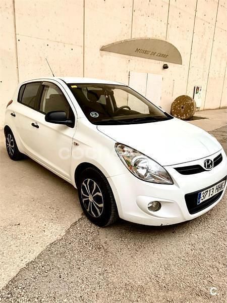 Blanco Usado 2011 Hyundai i20 Comfort Berlina | 5400 € (Precio justo) - Imagen 1/4