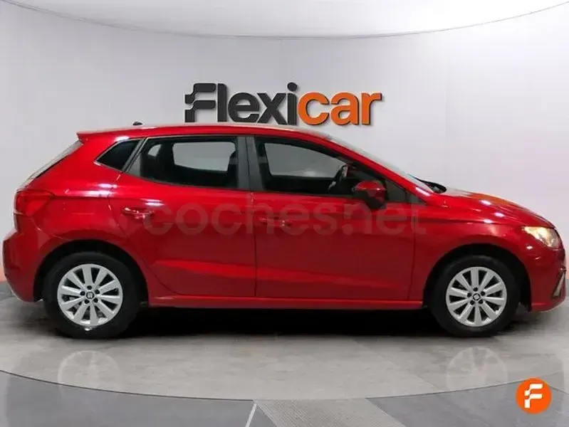 Usado Seat Ibiza Style 75 CV (55 kW) 2018 Rojo Utilitario