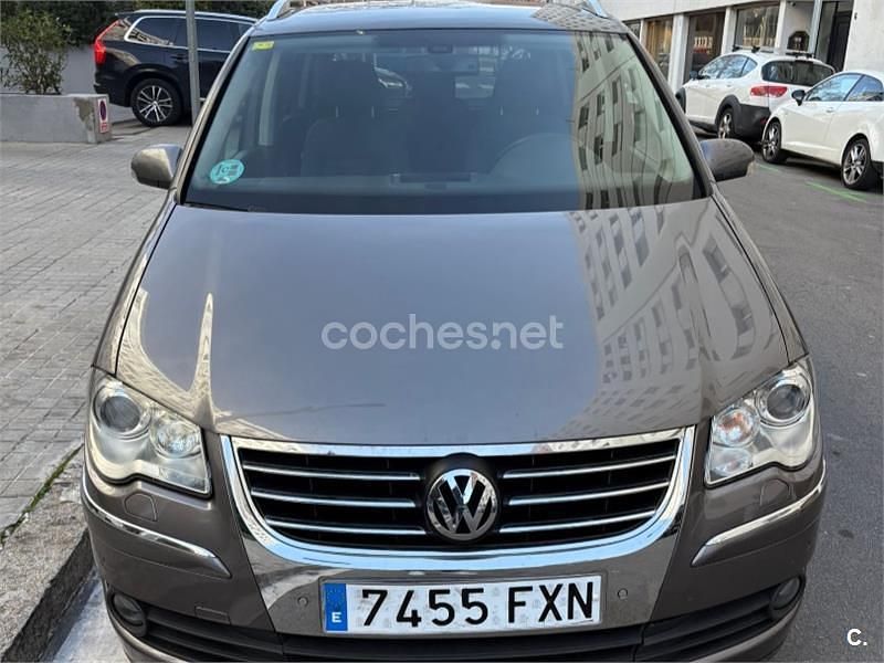 Usado VW Touran Highline 140 CV (102 kW) 2007 Gris / plata Monovolumen