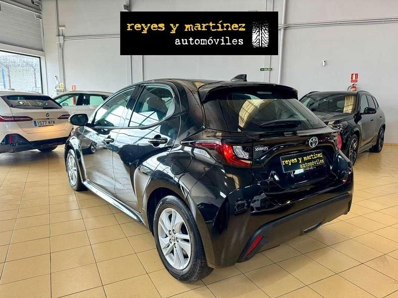 Usado Toyota Yaris Hybrid Business Edition 116 CV (85 kW) 2021 Negro Utilitario