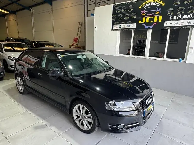 Usado Audi A3 Ambition 140 CV (102 kW) 2012 Negro Utilitario