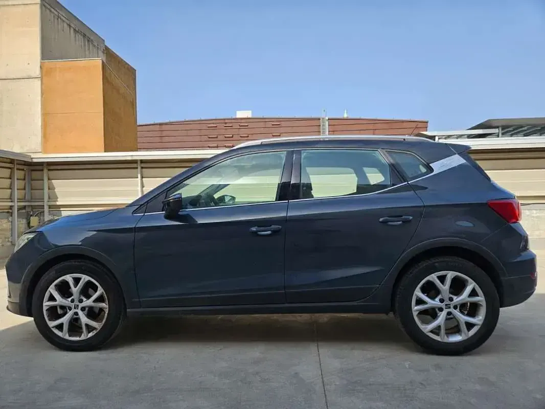 Usado Seat Arona FR 116 CV (85 kW) 2025 Gris SUV