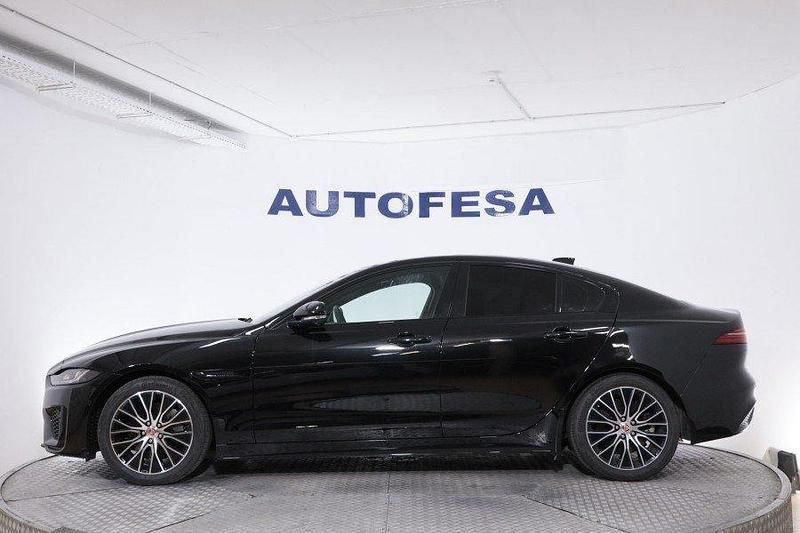 Usado Jaguar XE R-Dynamic 204 CV (150 kW) 2021 Negro Berlina