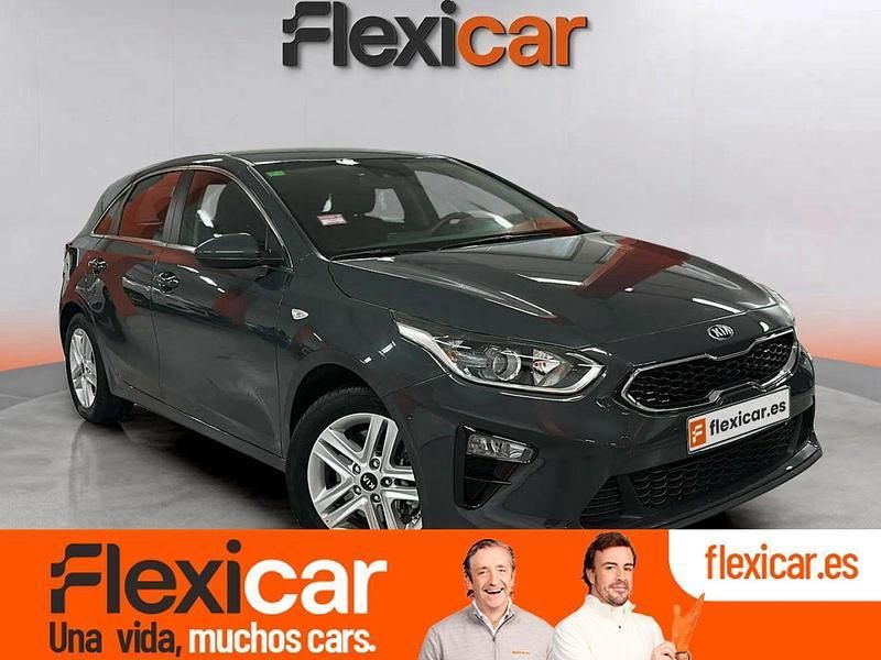 Gris / plata Usado 2019 Kia Ceed Berlina | 17.490 € (Un poco caro) - Imagen 1/4