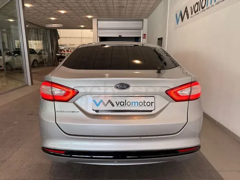Usado Ford Mondeo Titanium 150 CV (110 kW) 2015 Gris / plata Berlina