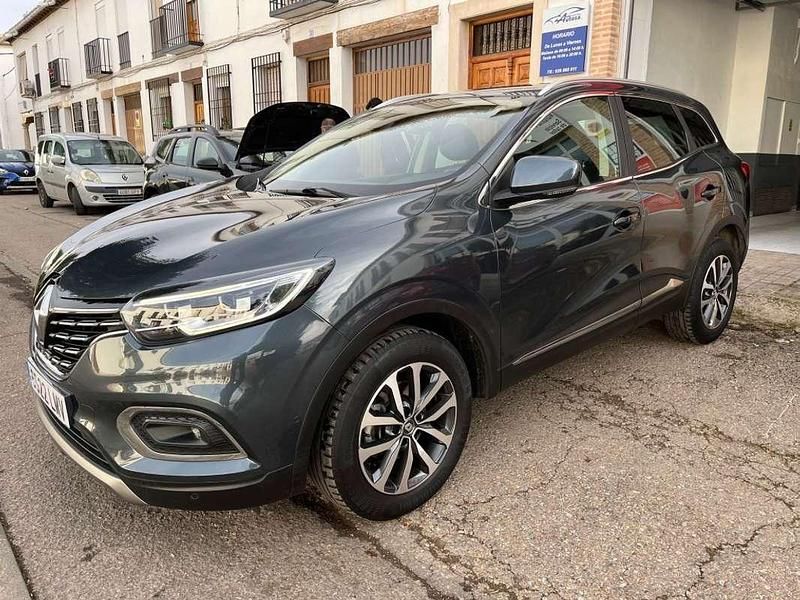 Usado Renault Kadjar Zen 140 CV (102 kW) 2021 Gris SUV