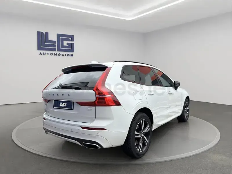 Usado Volvo XC60 R-Design 350 CV (257 kW) 2021 Blanco SUV