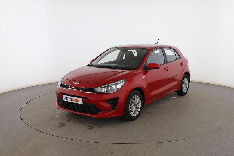 Usado Kia Rio 84 CV (61 kW) 2021 Rojo Utilitario