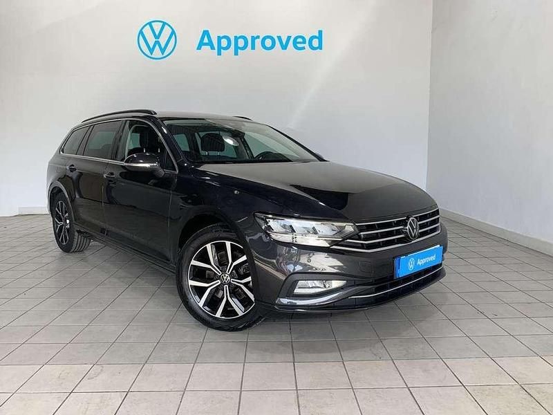 Gris / plata Usado 2024 VW Passat Executive Familiar | 33.990 € (Super precio) - Imagen 1/4
