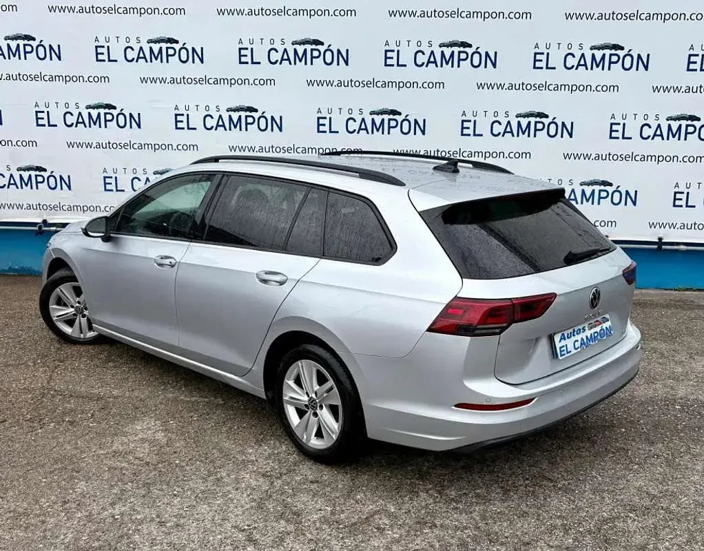 Usado VW Golf VIII Life 110 CV (80 kW) 2021 Plateado Familiar