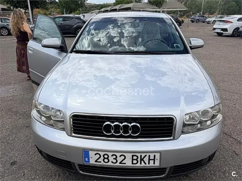 Usado Audi A4 115 CV (84 kW) 2001 Gris / plata Berlina