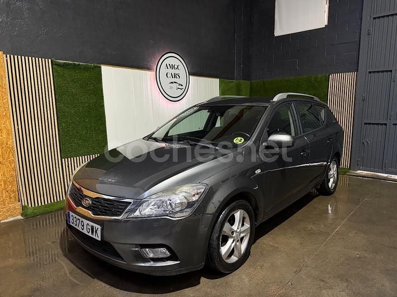 Gris / plata Usado 2010 Kia Ceed Active Utilitario | 4250 € (Precio justo) - Imagen 1/4
