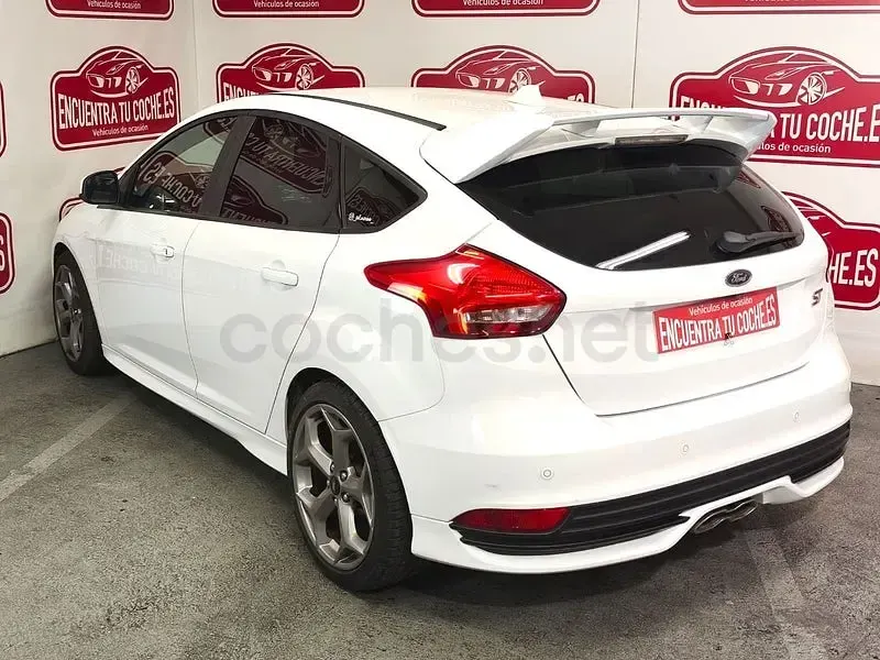 Usado Ford Focus ST 185 CV (136 kW) 2016 Blanco Berlina