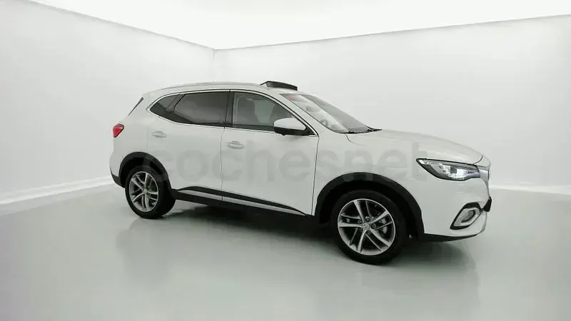 Begagnad MG HS Luxury 162 HK (119 kW) 2023 Vit SUV