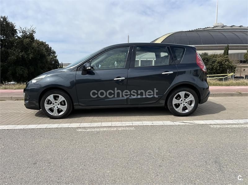 Usado Renault Scénic III Dynamique 130 CV (95 kW) 2011 Gris / plata Monovolumen