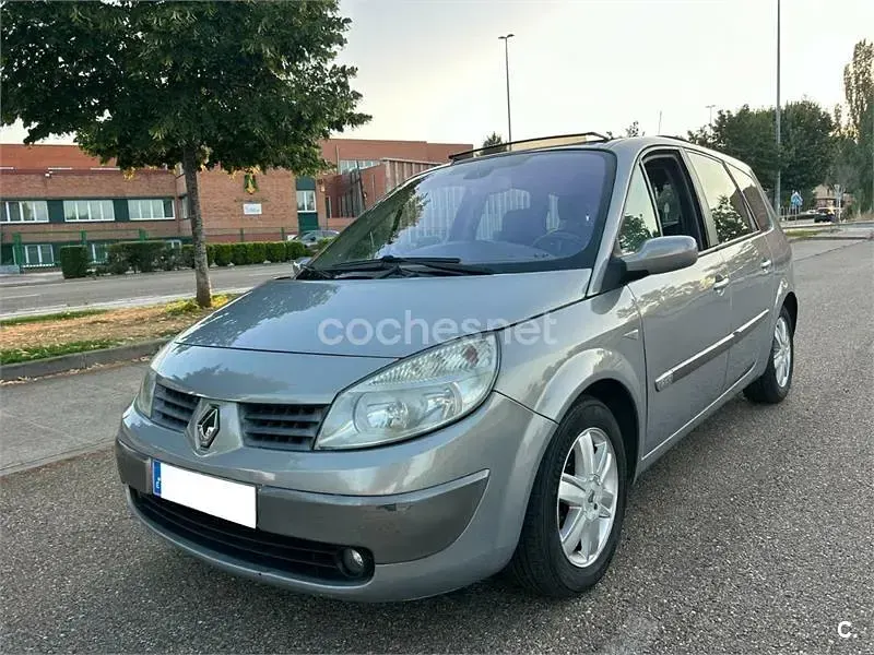Usado Renault Grand Scénic II Expression 120 CV (88 kW) 2005 Gris / plata Monovolumen