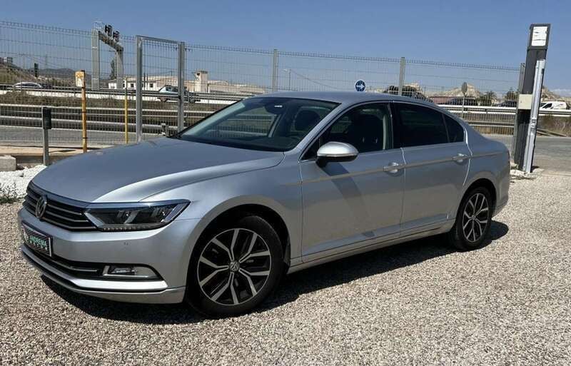 Plateado Usado 2019 VW Passat Berlina | 12.500 € (Super precio) - Imagen 1/4