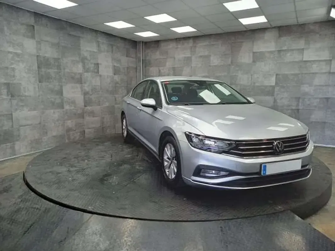 Usado VW Passat Business 150 CV (110 kW) 2021 Gris Berlina
