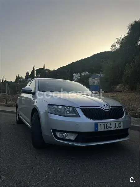 Usado Skoda Octavia Ambition 110 CV (80 kW) 2015 Gris / plata Familiar