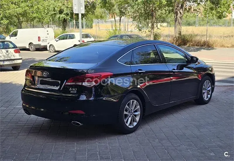 Usado Hyundai i40 141 CV (103 kW) 2017 Negro Familiar