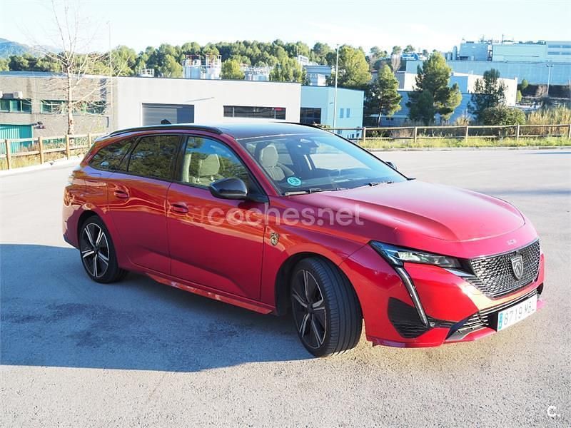 Usado Peugeot 308 SW GT 130 CV (95 kW) 2022 Rojo Familiar