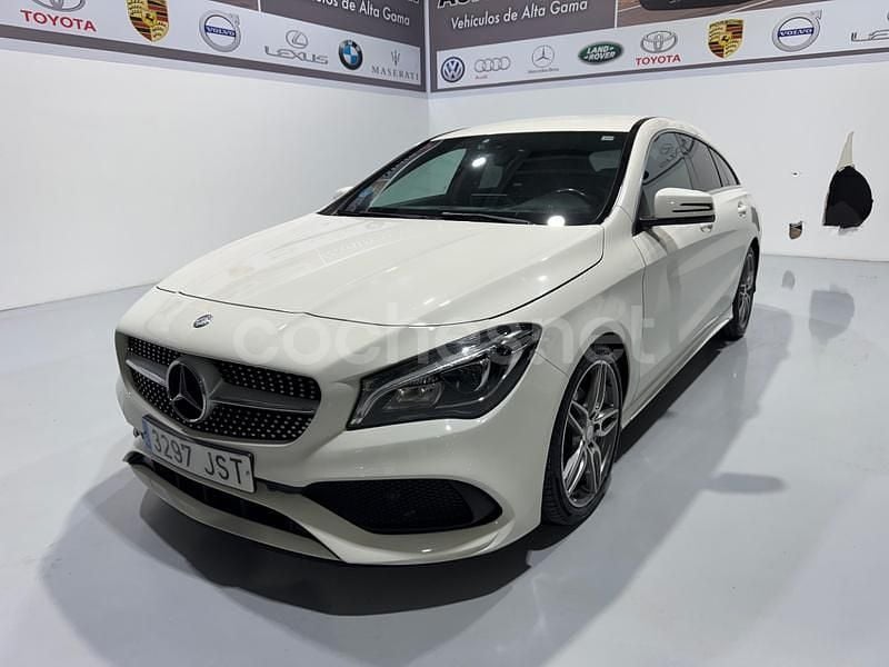 Usado Mercedes CLA200 Shooting Brake AMG line 136 CV (100 kW) 2016 Blanco Familiar
