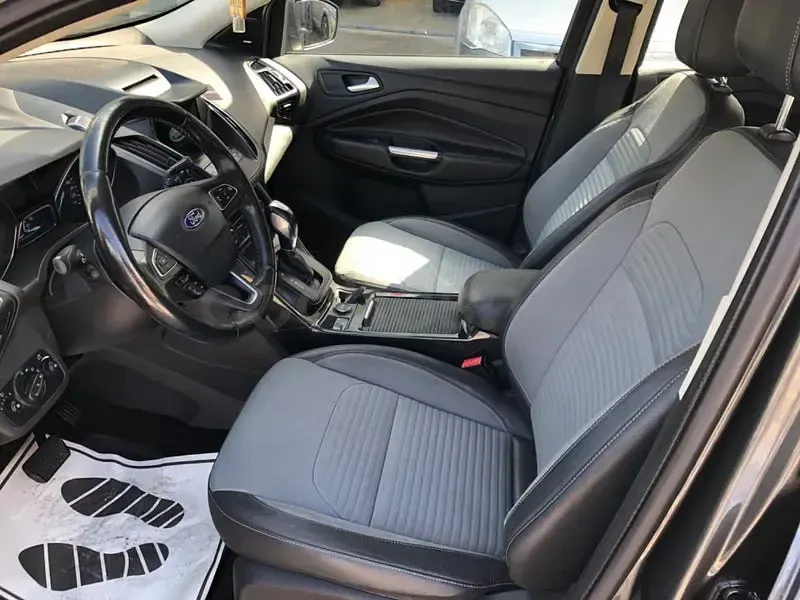 Usado Ford Kuga Titanium 150 CV (110 kW) 2016 Gris / plata SUV