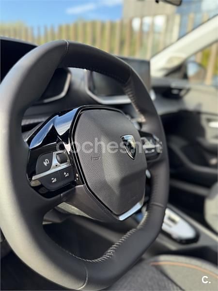 Usado Peugeot 208 Style 100 CV (73 kW) 2025 Negro Utilitario