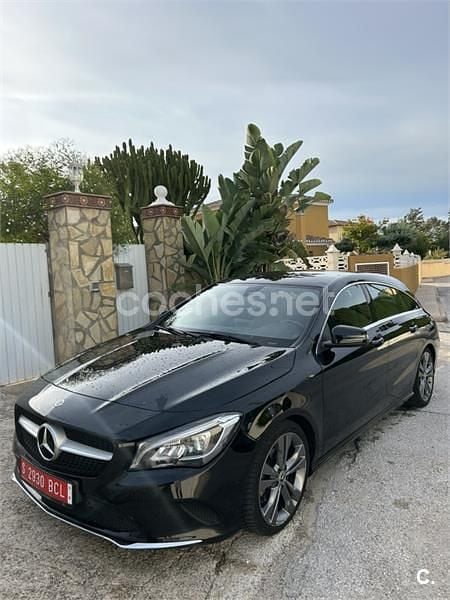 Usado Mercedes CLA220 Shooting Brake 177 CV (130 kW) 2018 Negro Familiar