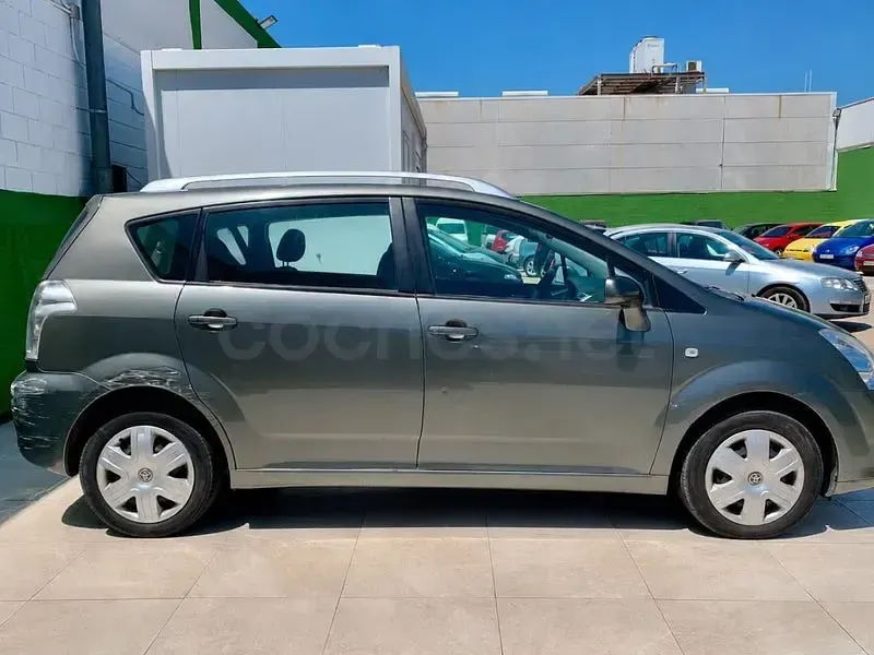 Usado Toyota Corolla Verso Luna 136 CV (100 kW) 2006 Beige Monovolumen