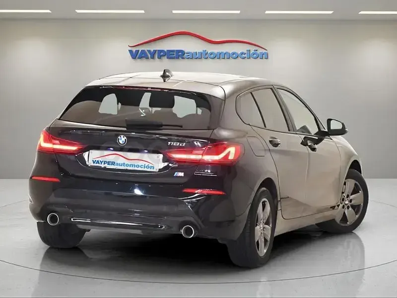 Usado BMW 118 Comfort Edition 150 CV (110 kW) 2022 Negro Utilitario