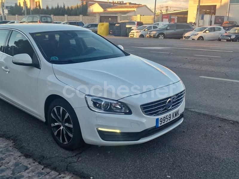 Usado Volvo V60 Momentum 150 CV (110 kW) 2018 Blanco Familiar