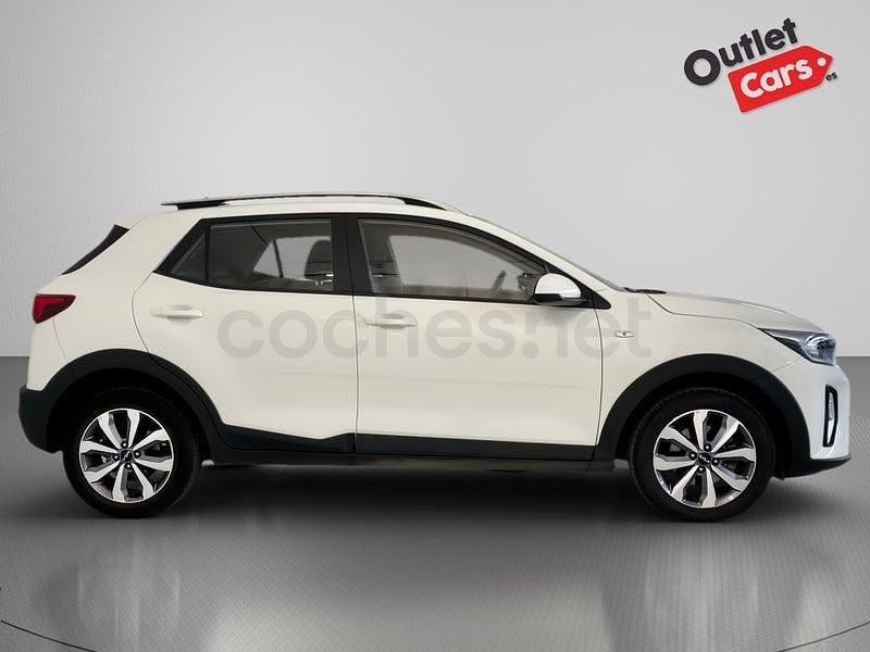 Usado Kia Stonic 84 CV (61 kW) 2023 Blanco SUV